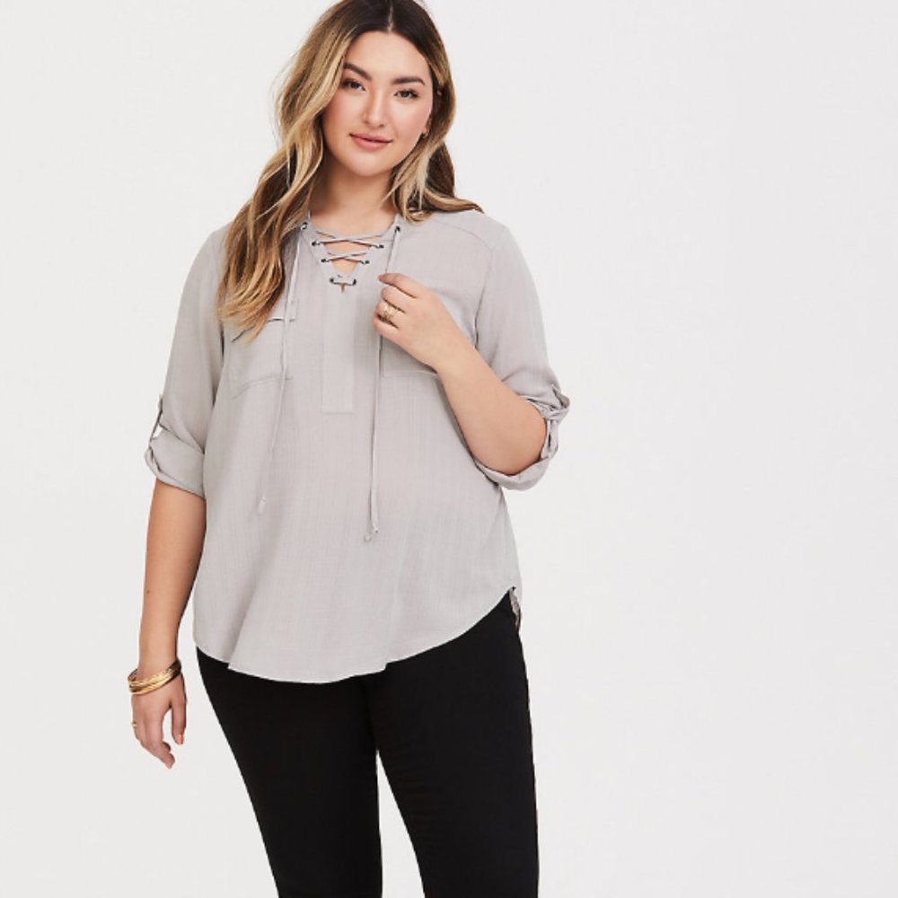 SOLD Torrid Light Gray Tie Front Harper Blouse 4 - Picture 5 of 7